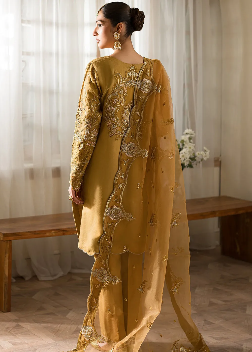 Suave Luxury Formals '24 by Emaan Adeel | Zoe